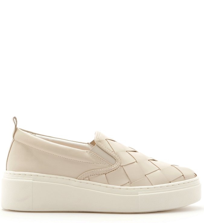 Tênis Slip On Gabi Off White de Couro Tressê