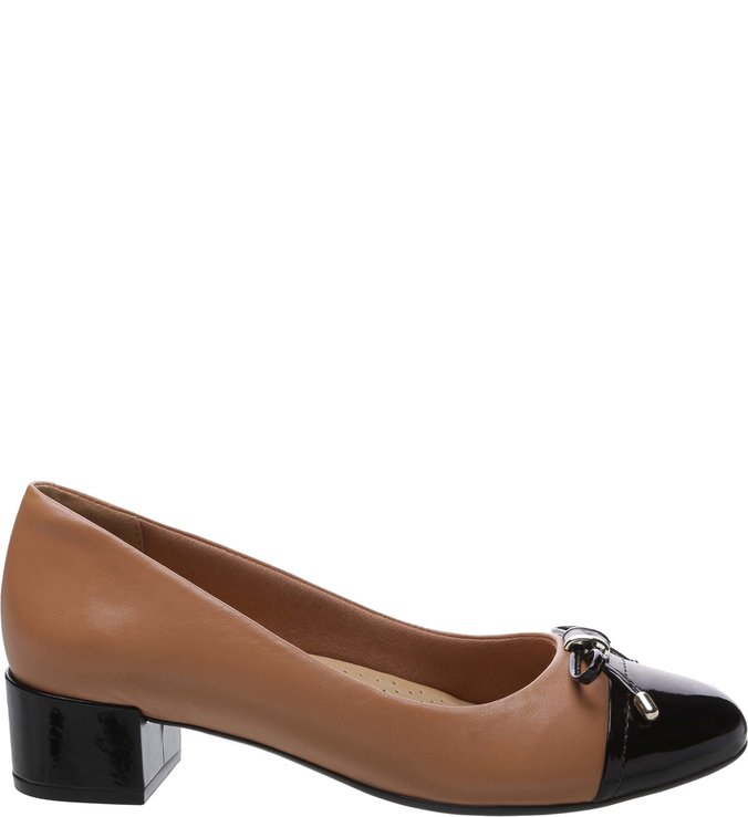 Scarpin Verniz Soft Cap Toe Tiny Bow Preto e Pale Nut