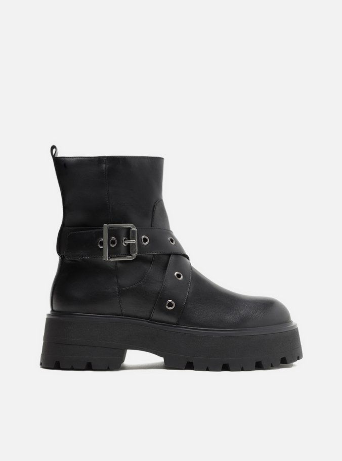 Bota Preta Couro Cano Médio Tratorada Fivela