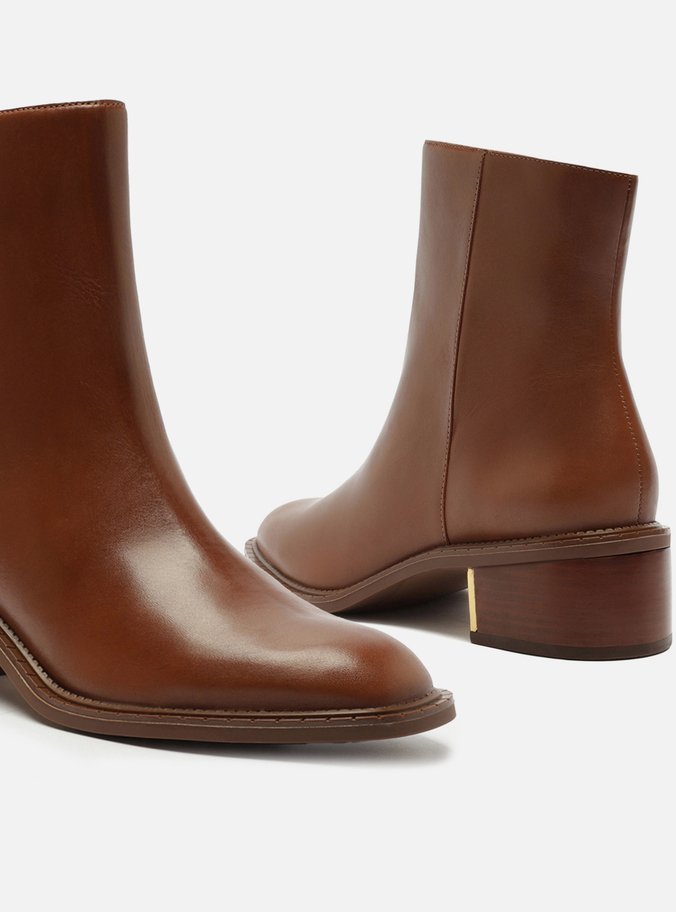 Bota Marrom Couro Cano Médio Bloco Metal