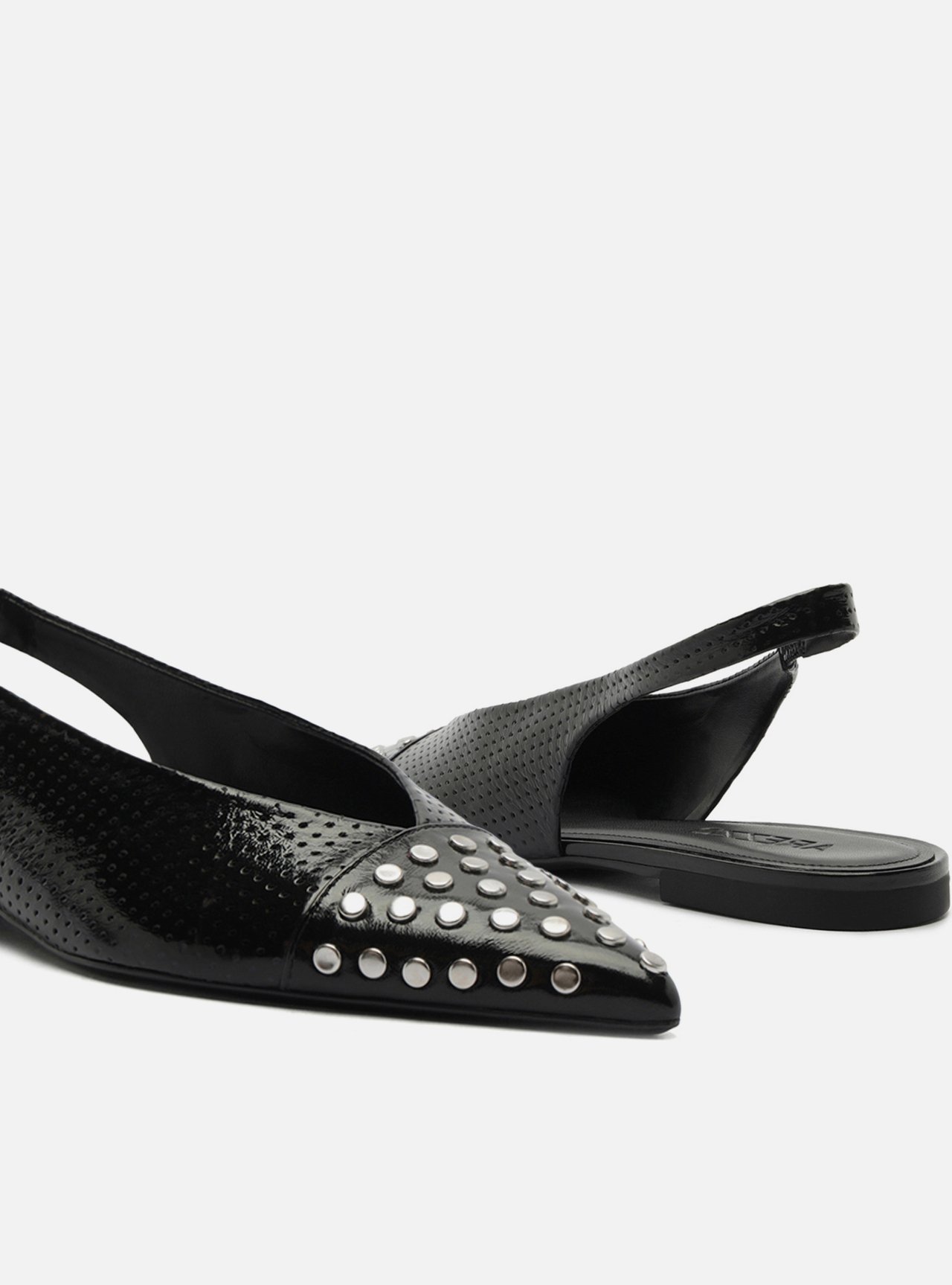 Sapatilha Preta Couro Bico Fino Metais Slingback — foto 4