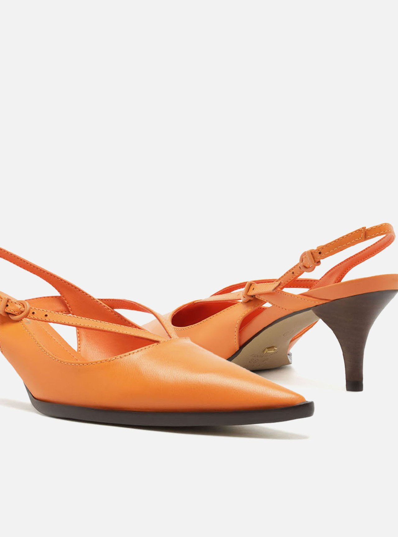 Scarpin Laranja Salto Baixo Tiras — foto 4