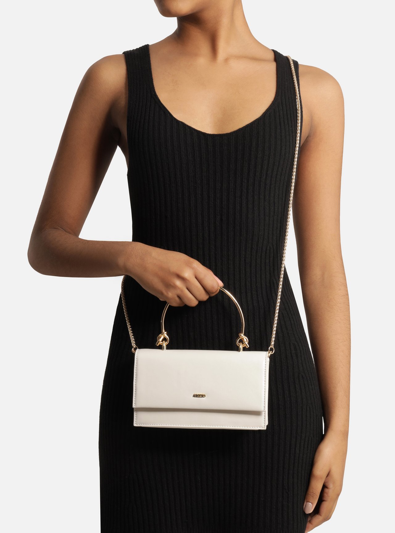 Bolsa Tiracolo Off White Pequena Corrente Metal — foto 6
