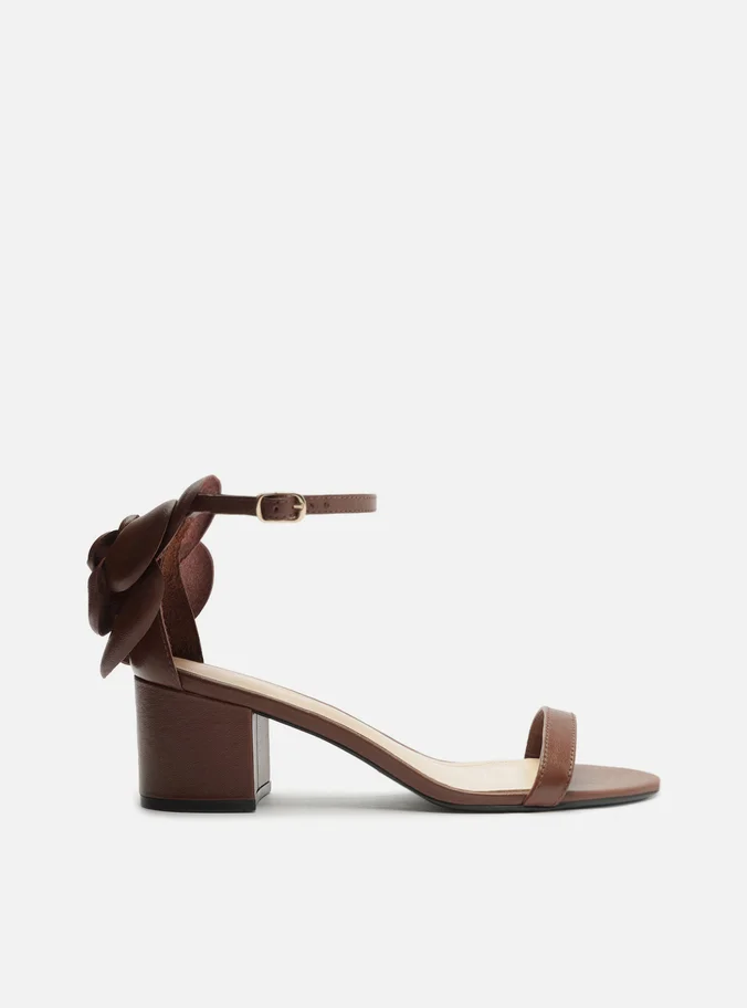 Sandália Marrom Couro Salto Bloco Maxi Flor