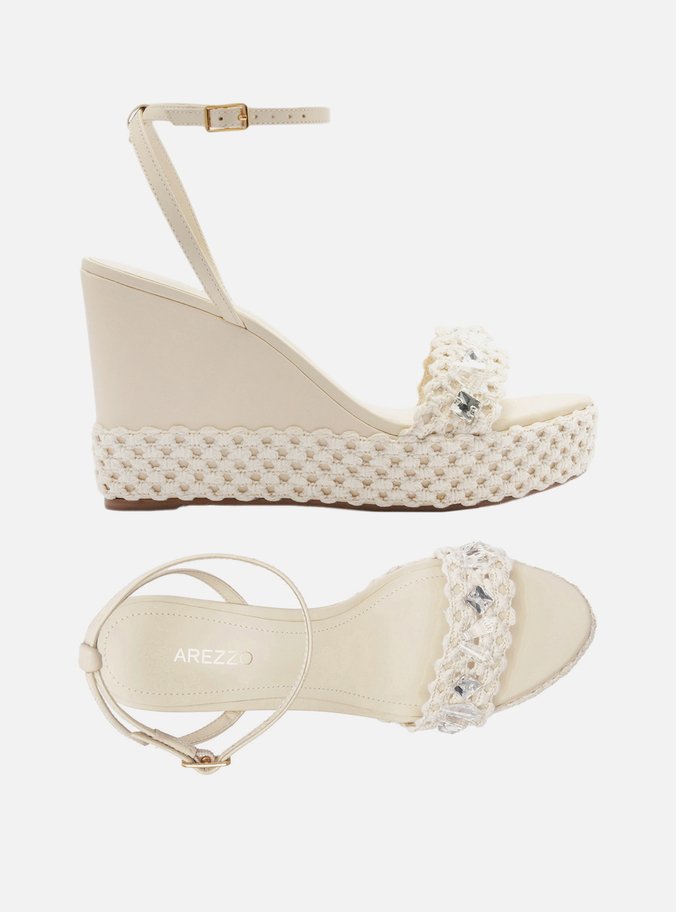 Sandália Off-White Plataforma Bordado Floral