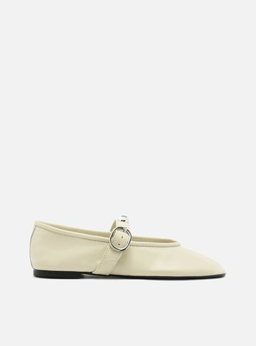 Sapatilha Branca Couro Tira Studs