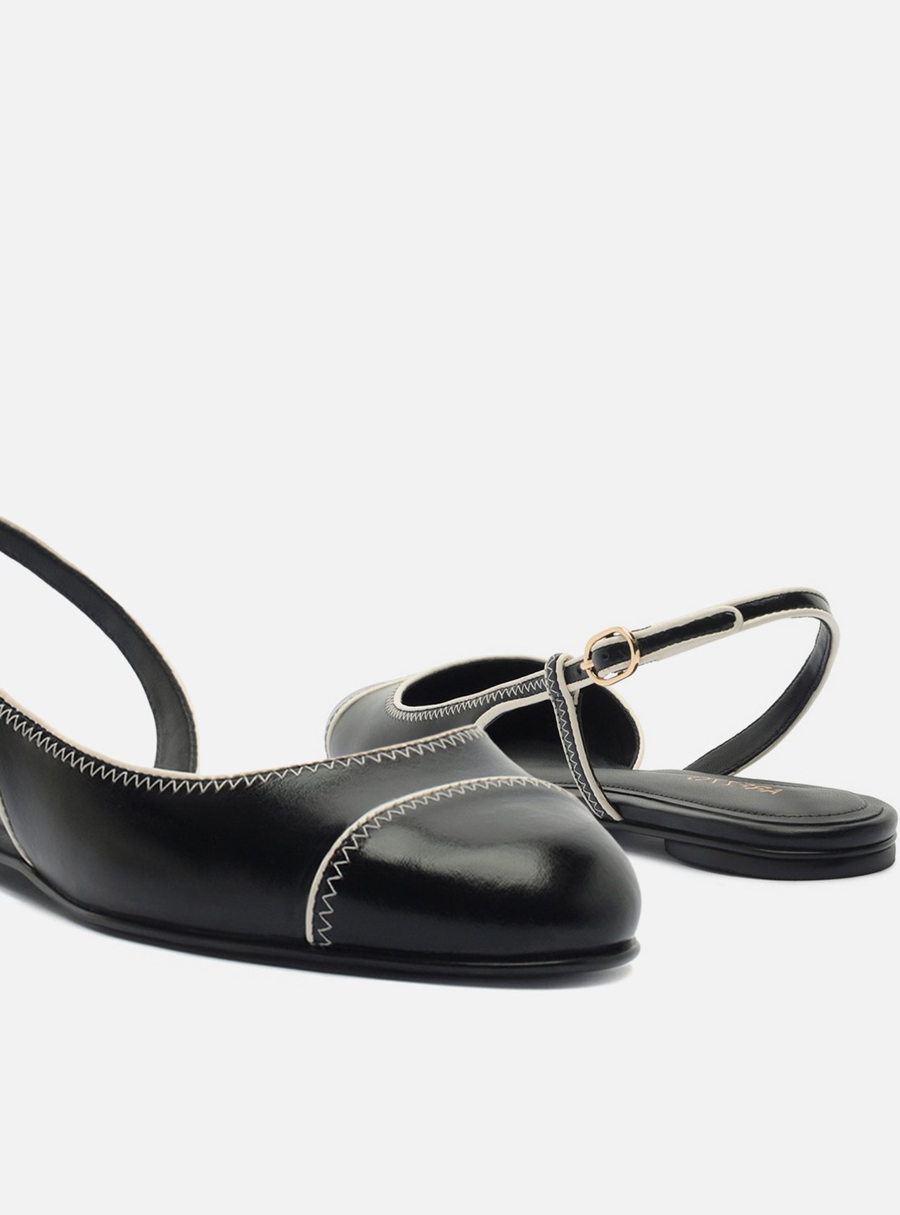 Sapatilha Preta Bico Redondo Fivela Slingback — foto 4