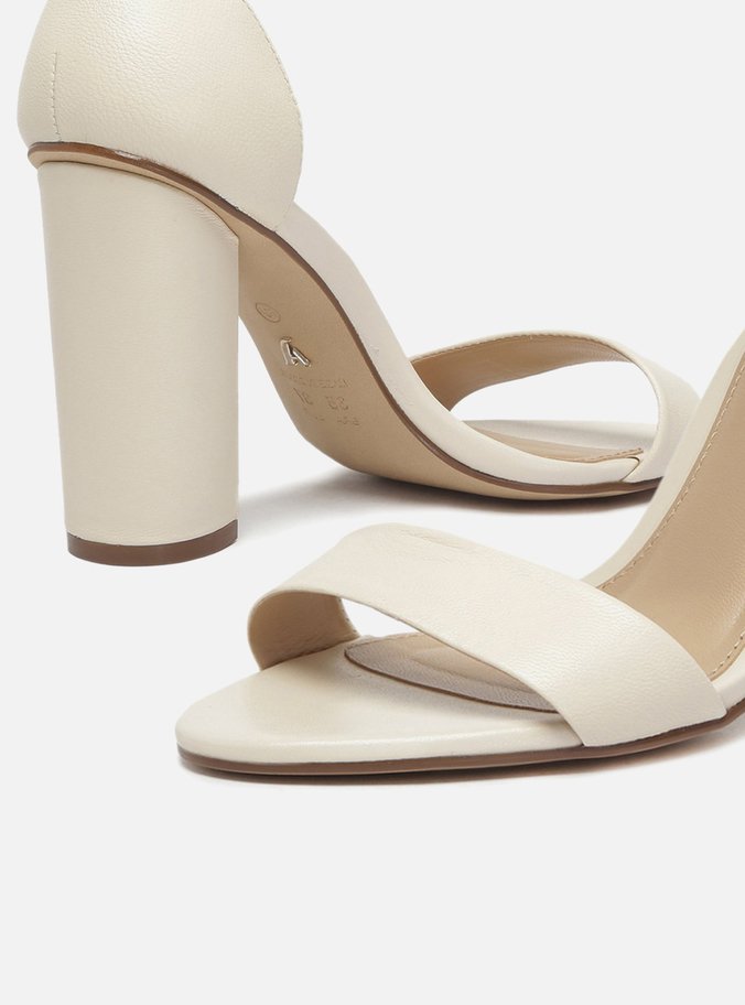 Sandália Off-White Couro Salto Alto Bloco Isabelli