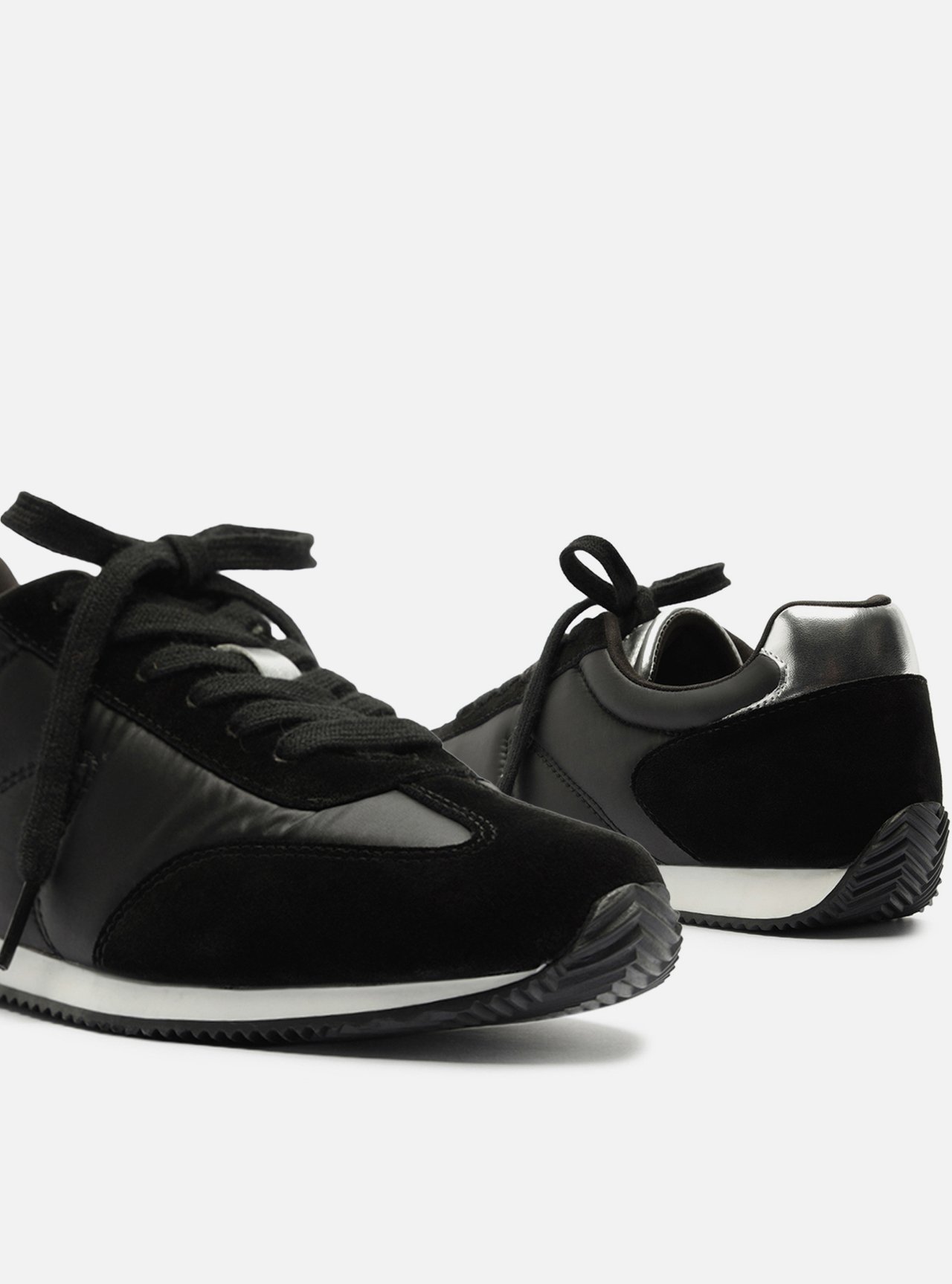 Tênis Preto Suede Metais — foto 4