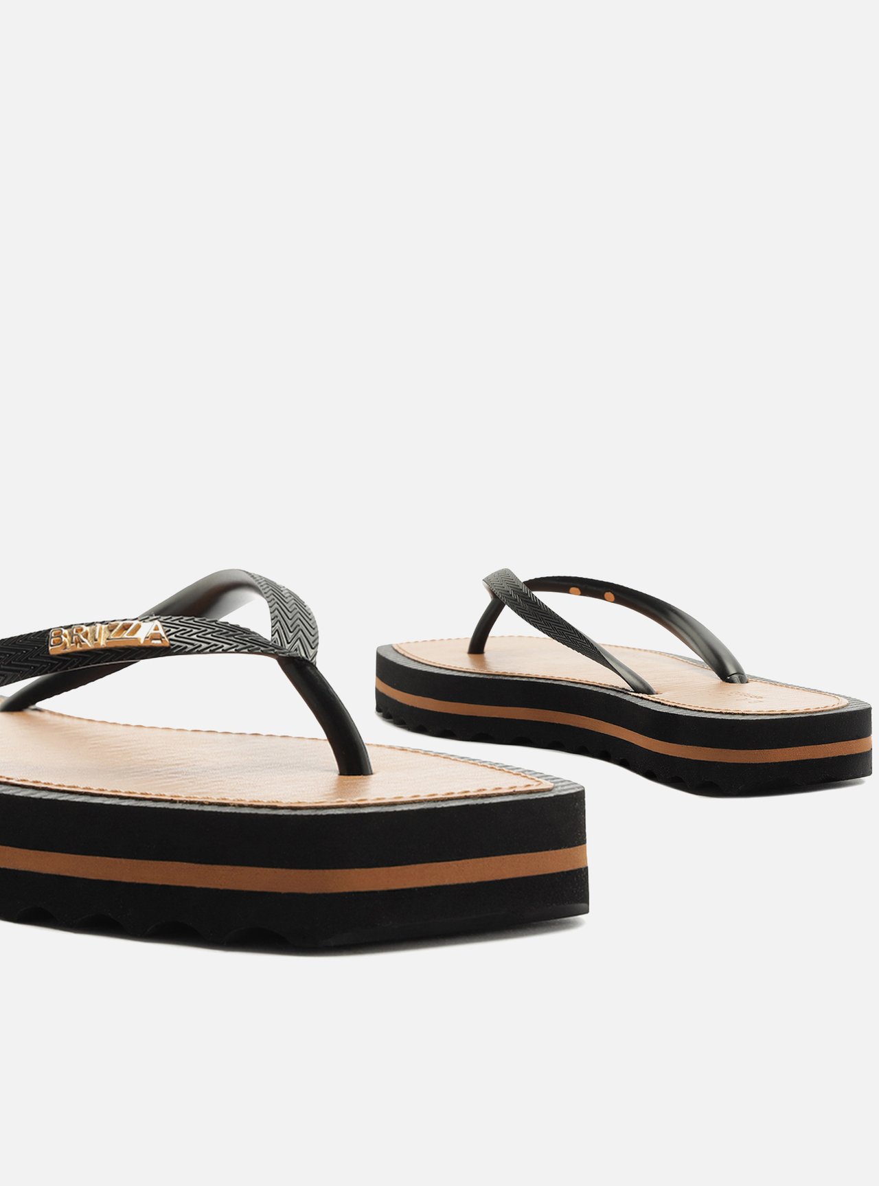 Chinelo de Dedo Preto Flatform Metais Brizza — foto 4
