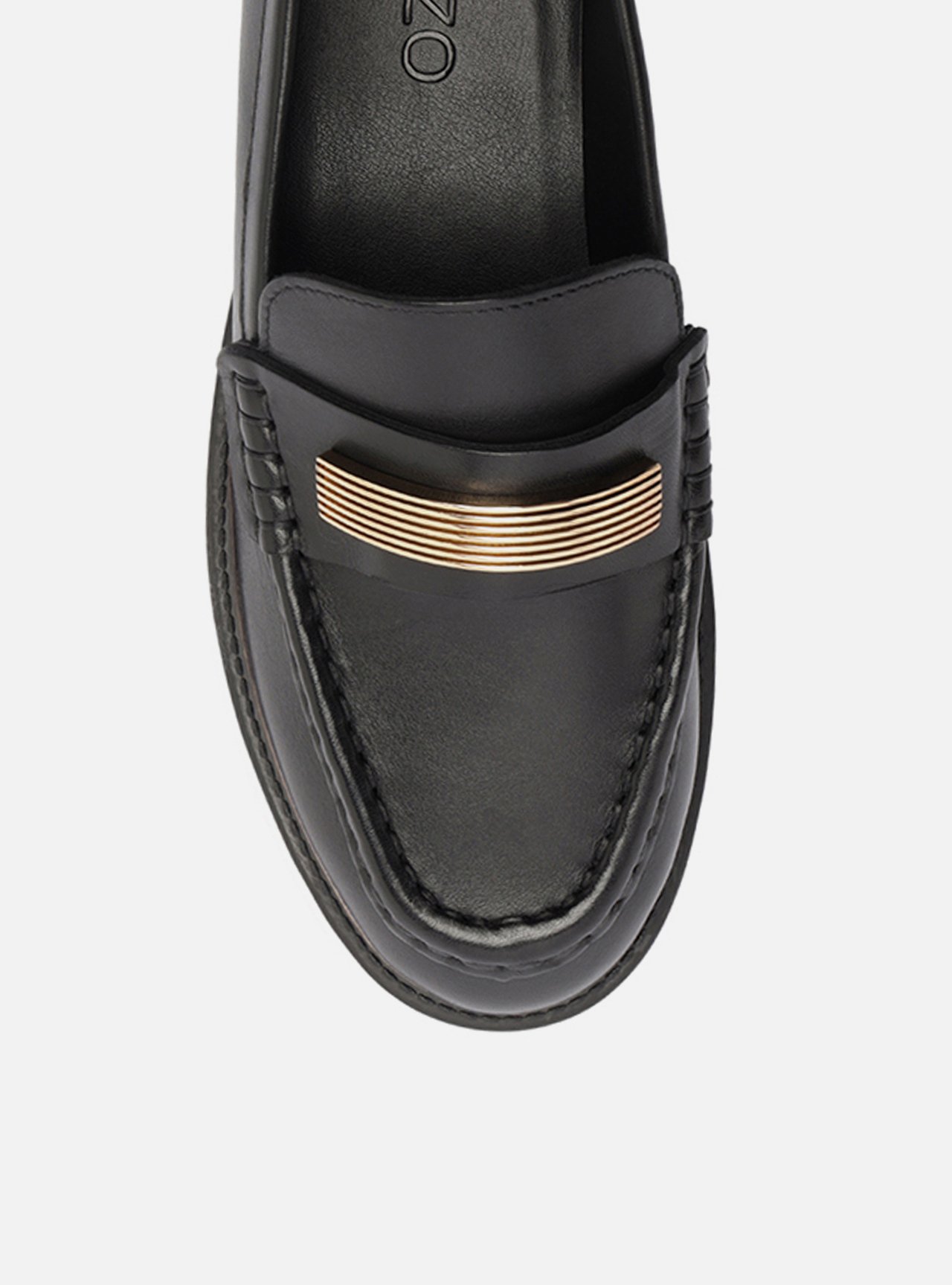 Mocassim Preto Couro Bico Redondo Metais — foto 5