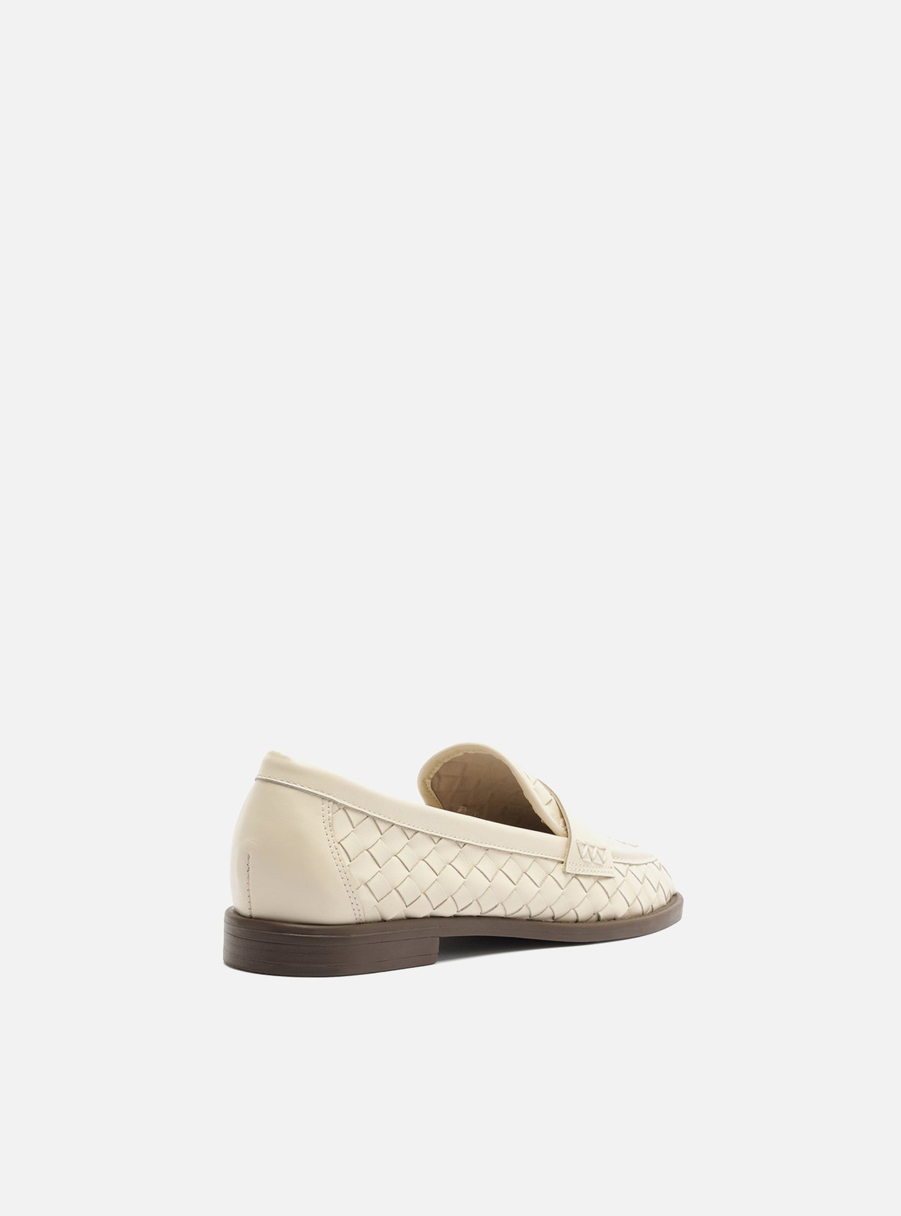 Mocassim Off White Couro Salto Rasteiro Tressê — foto 3