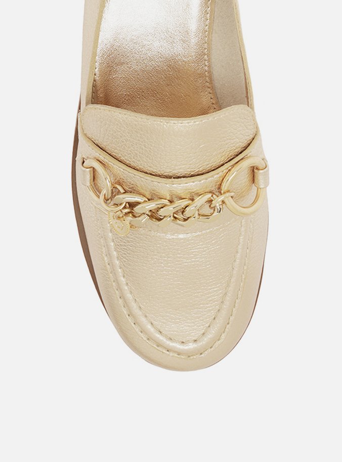 Mocassim Dourado Couro Corrente Pingente