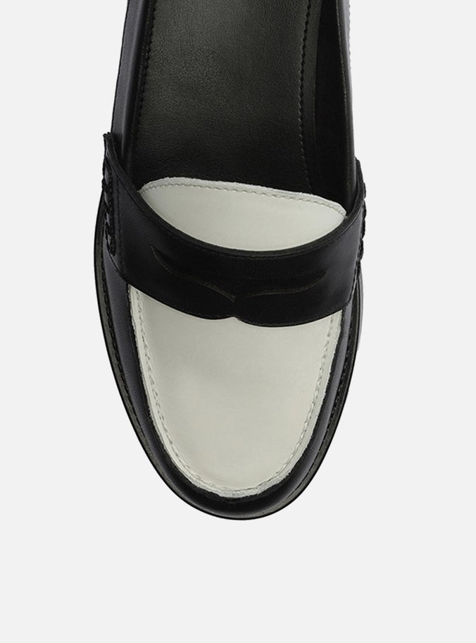 Mocassim Preto Couro Bico Redondo Tira Branco
