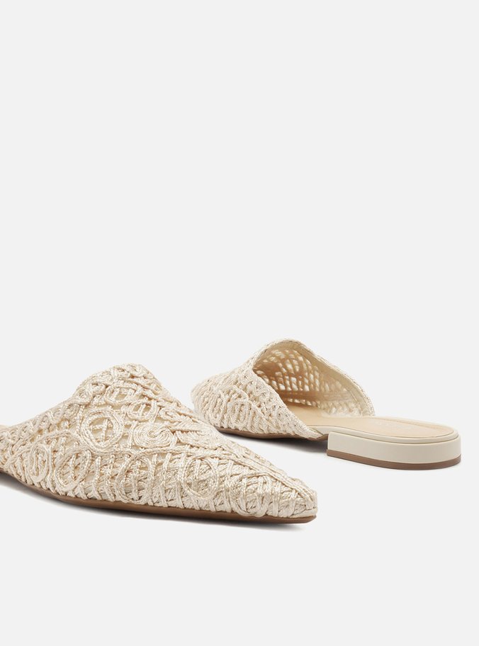 Mule Fechado Off-White Salto Rasteiro