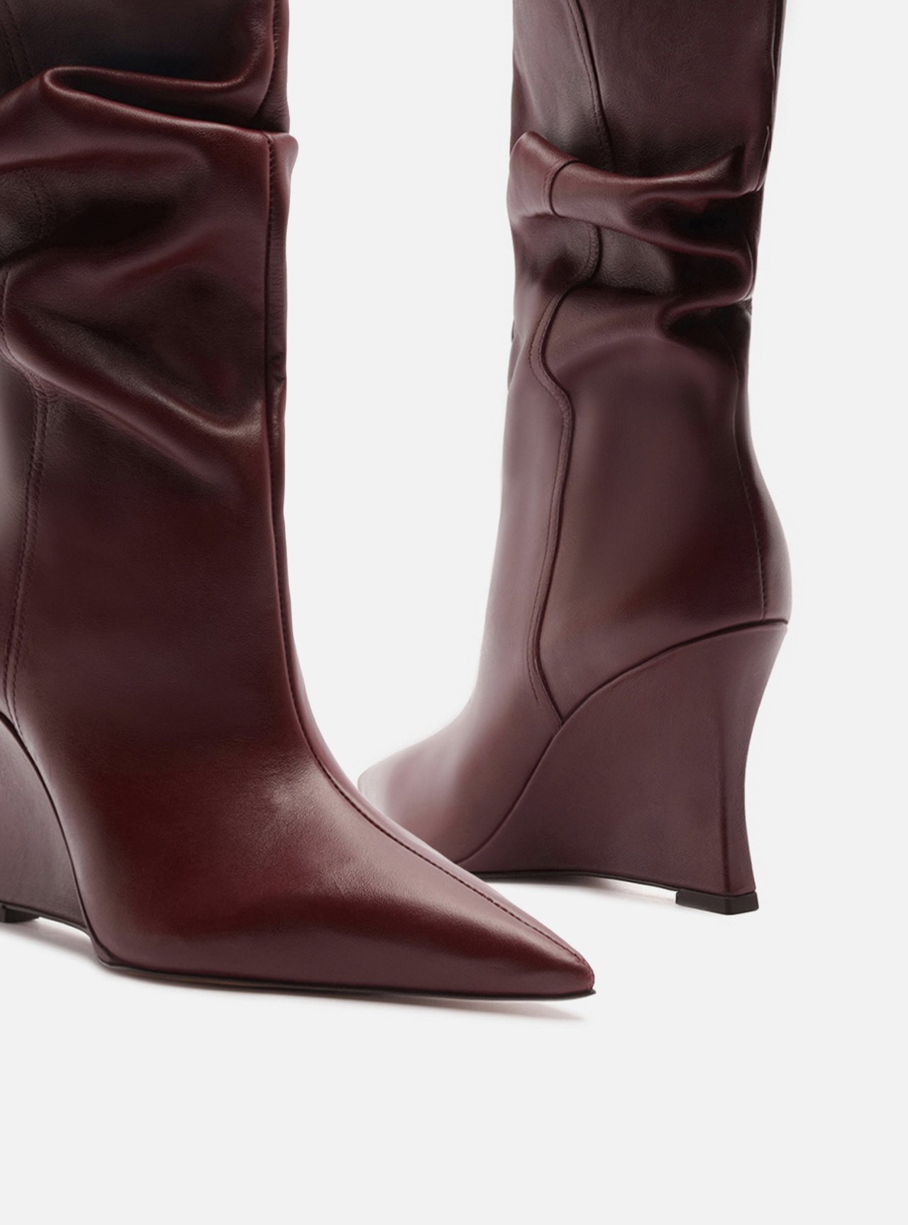 Bota Bordô Couro Salto Anabela Alto Slouchy — foto 4