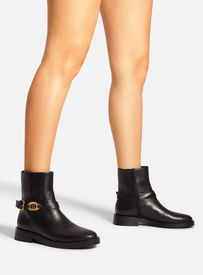 Bota Preta Couro Cano Curto Detalhe Metal