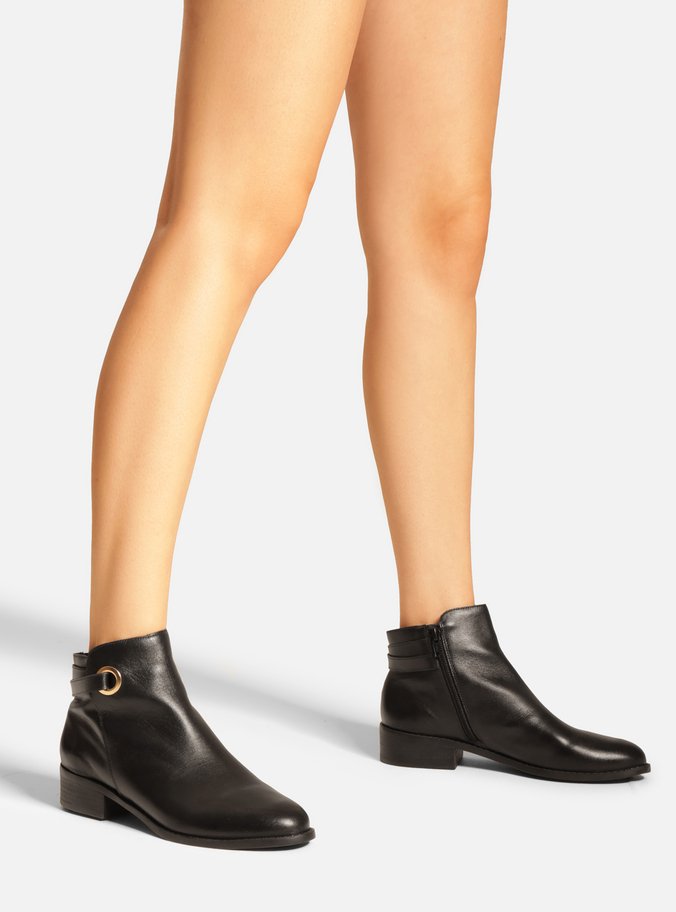 Bota Preta Couro Cano Curto Tiras Ilhós