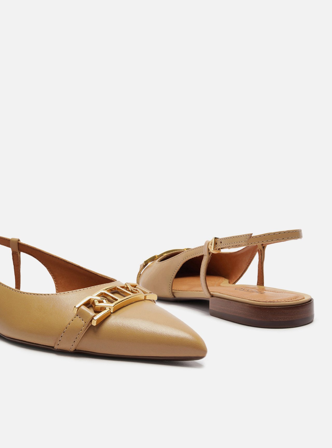 Sapatilha Nude Couro Bico Fino Slingback Metal — foto 4