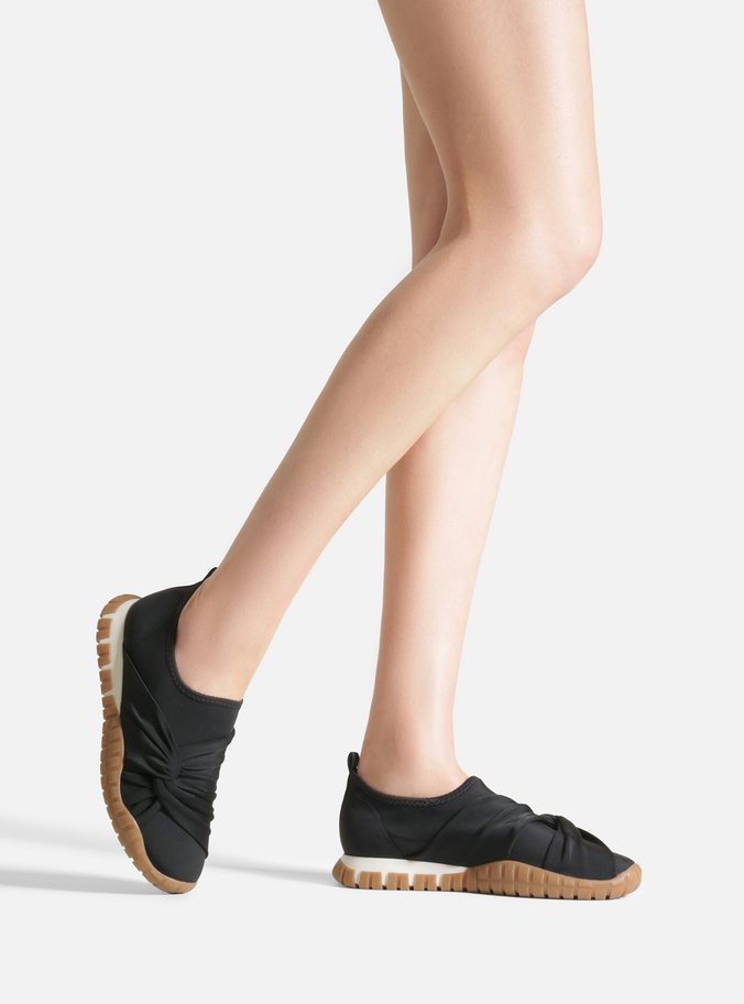 Tênis Slip On Preto Tecido Sola Emborrachada