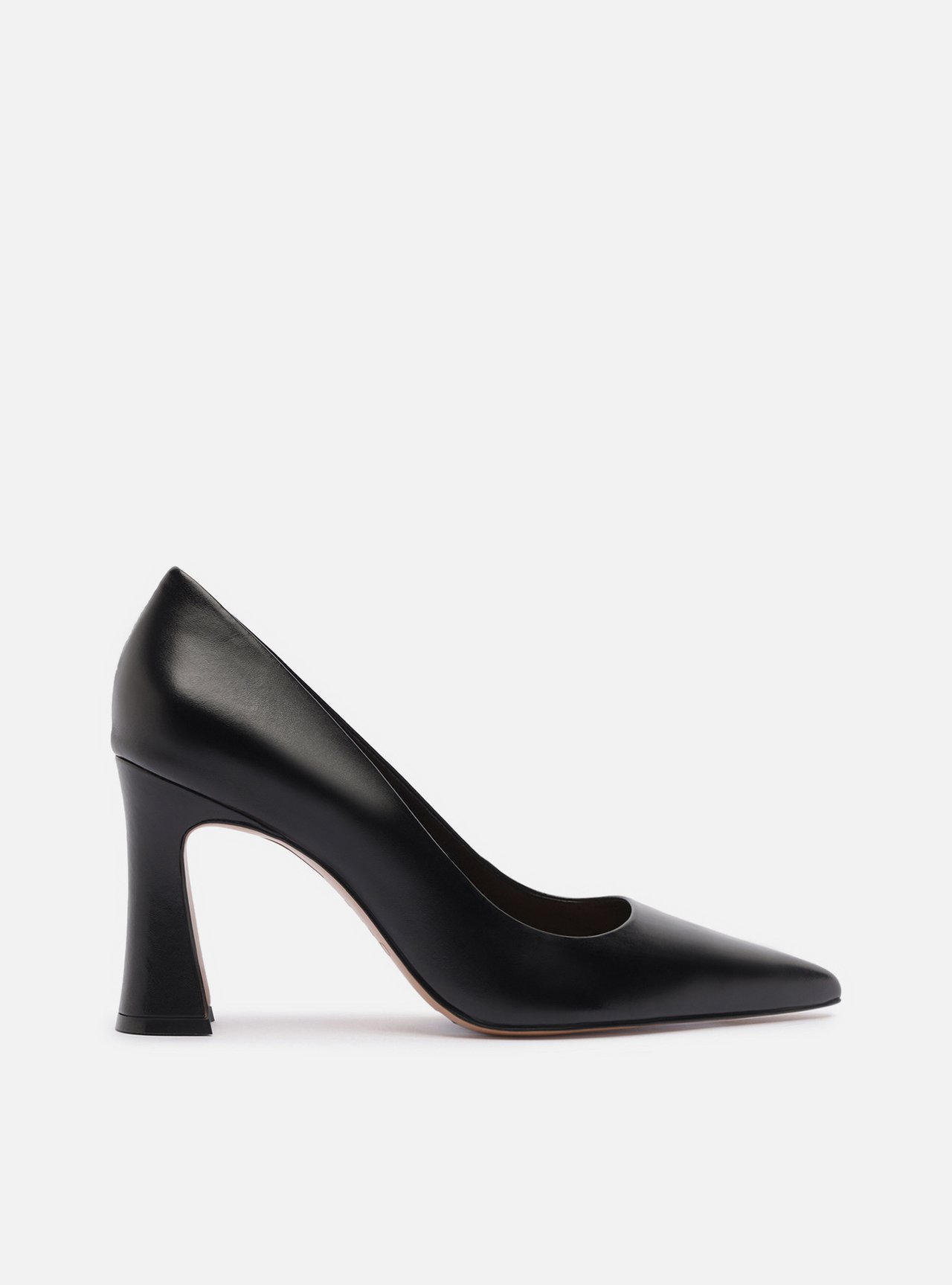 Scarpin Preto Couro Salto Alto Bloco Flare — foto 1