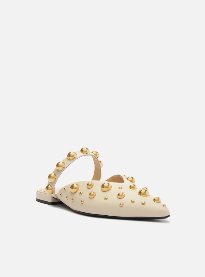 Mule Off-White Couro Fechada Tachas