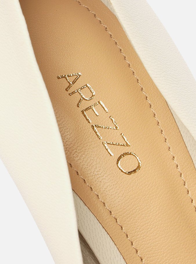 Scarpin Branco Couro Salto Médio Fino