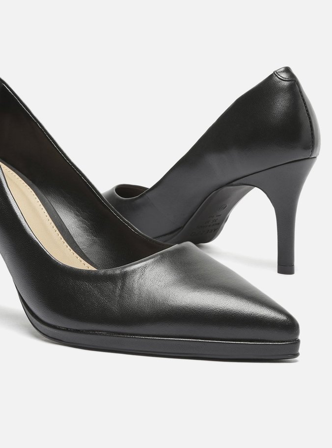 Scarpin Preto Couro Salto Médio Fino Básico