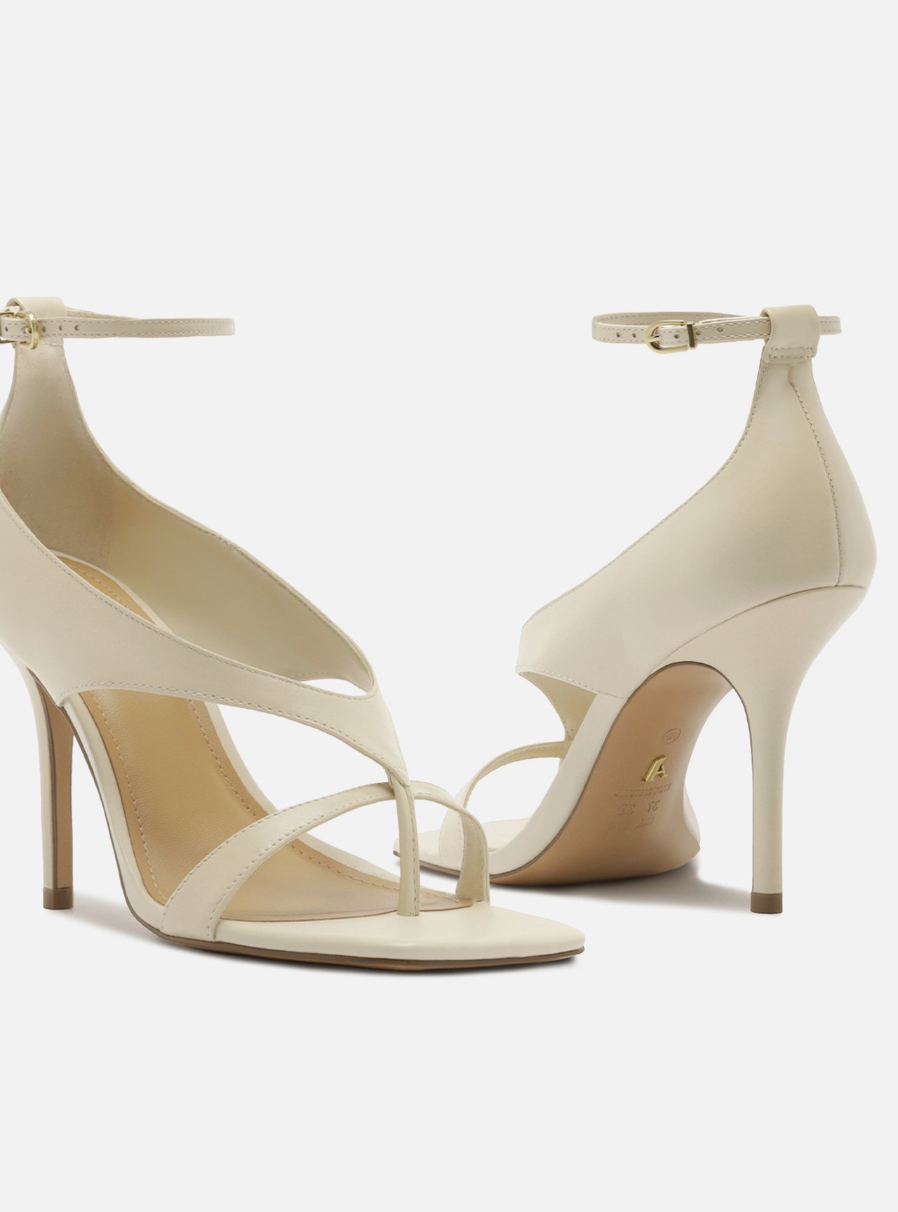 Sandália Off White Couro Salto Alto Thong Fechada — foto 4