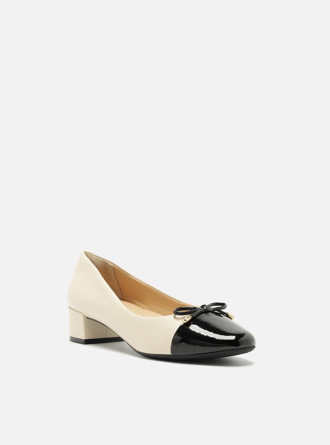 Scarpin Off White Couro Salto Baixo Laço Soft