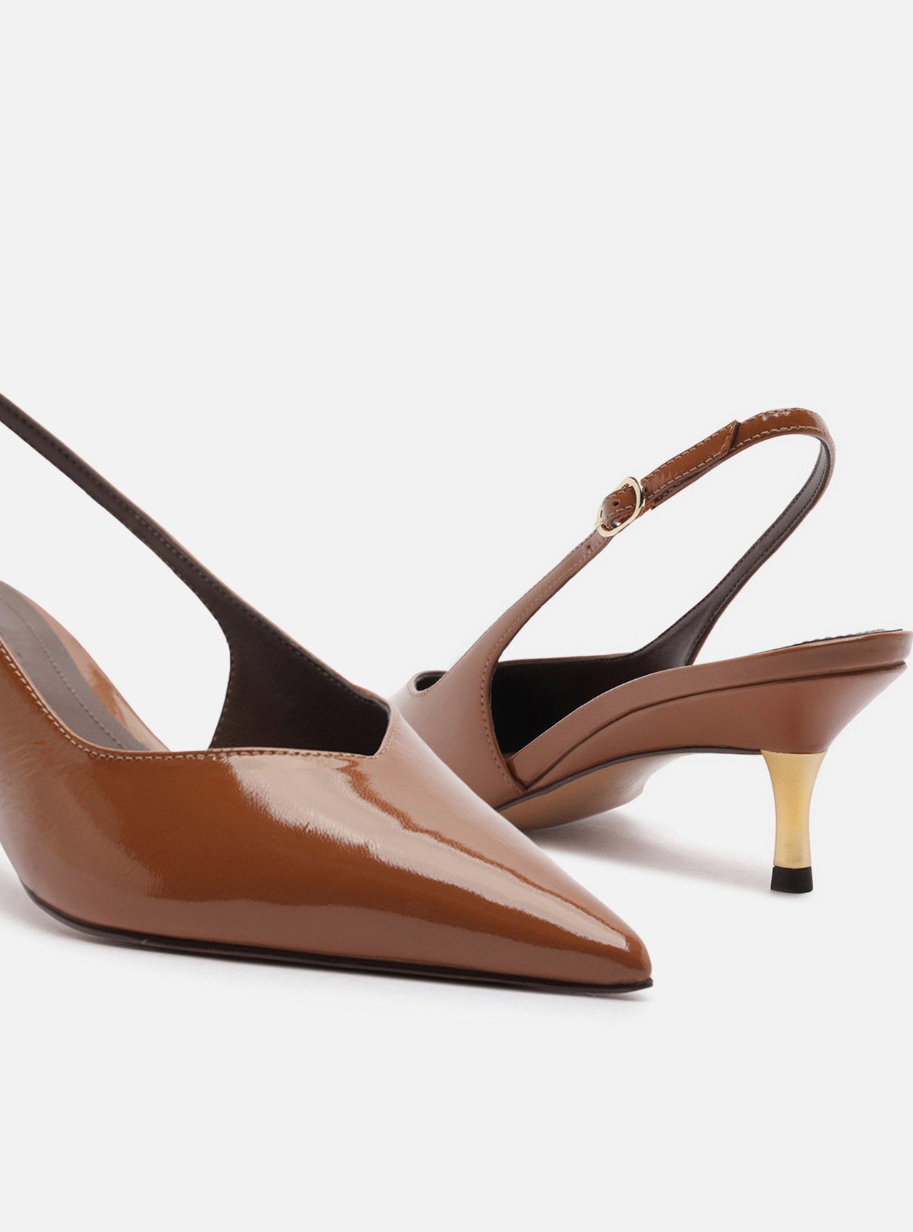 Scarpin Marrom Couro Slingback Salto Médio Dourado — foto 4