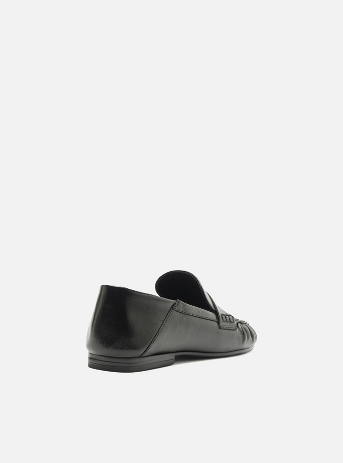 Mocassim Preto Couro Franzido Tira