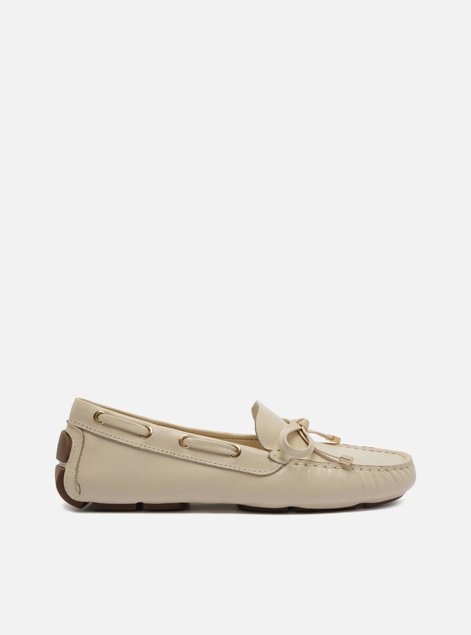 Mocassim Branca Bico Redondo Laço