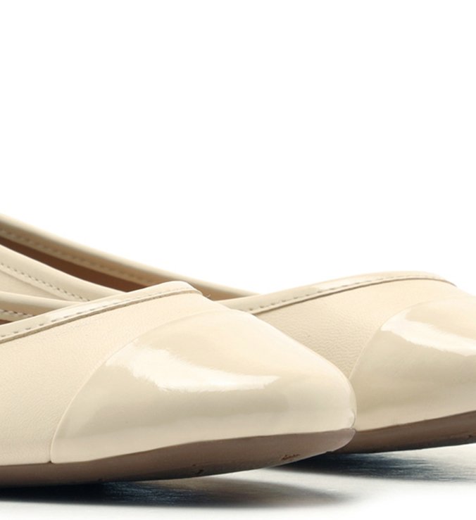 Sapatilha Off-White Bico Redondo Cap Toe Verniz