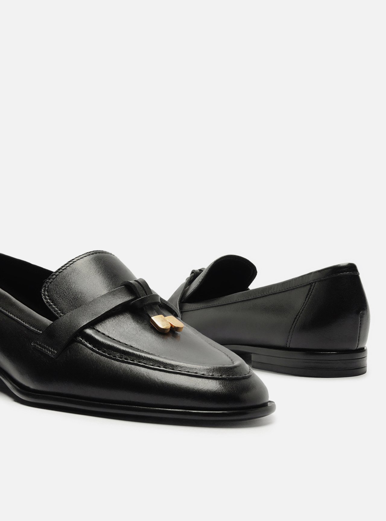 Mocassim Preto Couro Detalhe Tira — foto 4