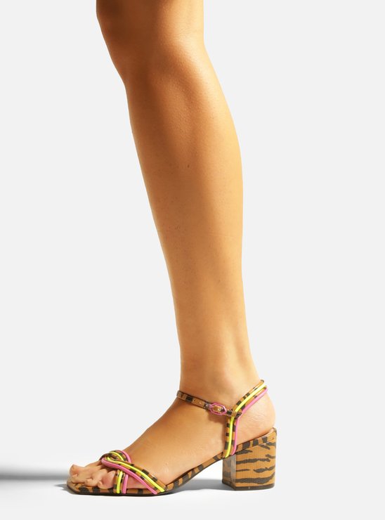 Sandalia arezzo animal store print