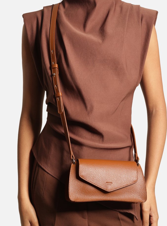 Bolsa Tiracolo Marrom Média Granulada Metais