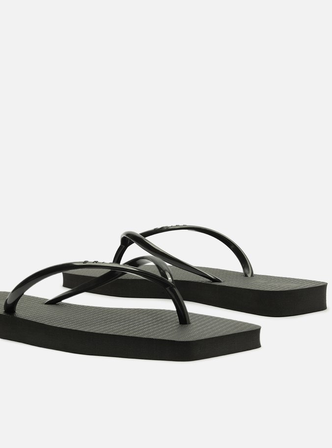 Chinelo de Dedo Preto Flat Brizza