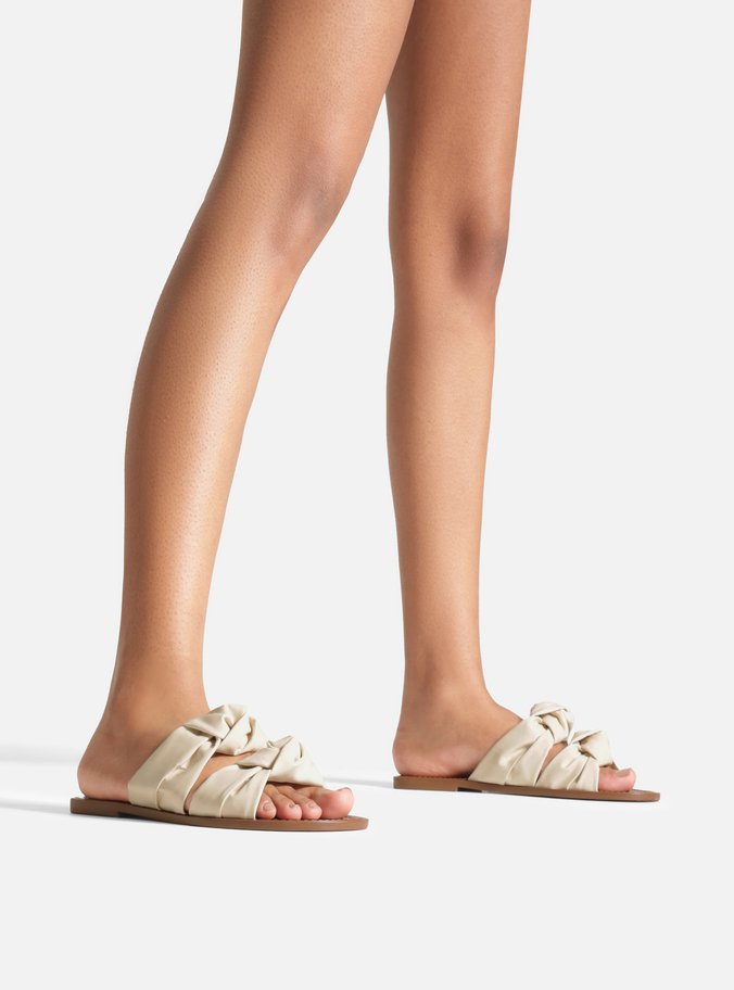 Rasteira Off White Couro Tiras Largas Nós