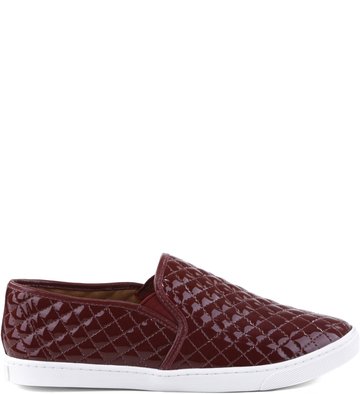 Slip-on Matelassê Verniz Vinho