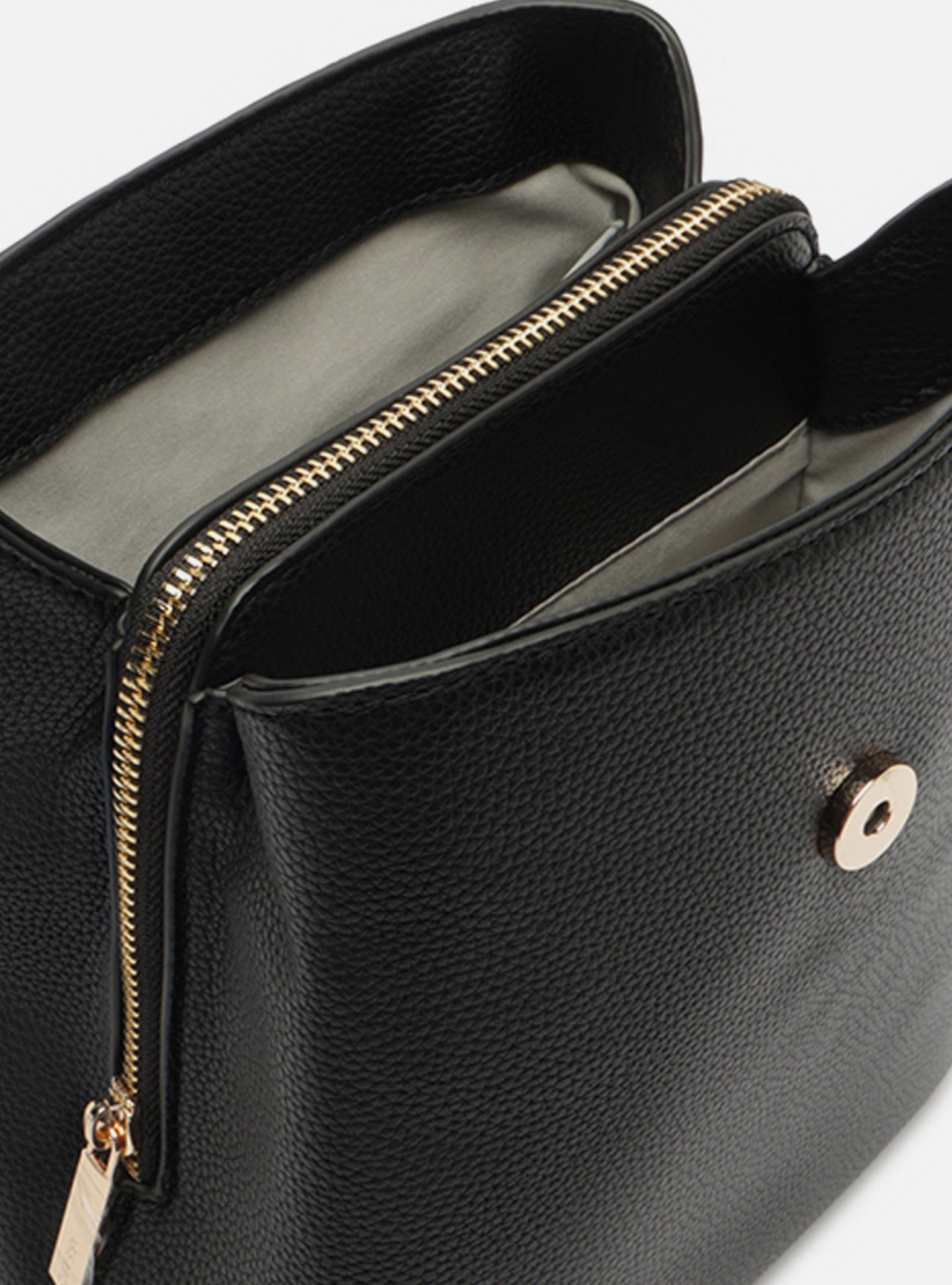 Bolsa Mochila Preta Média Fivela Dourada — foto 4