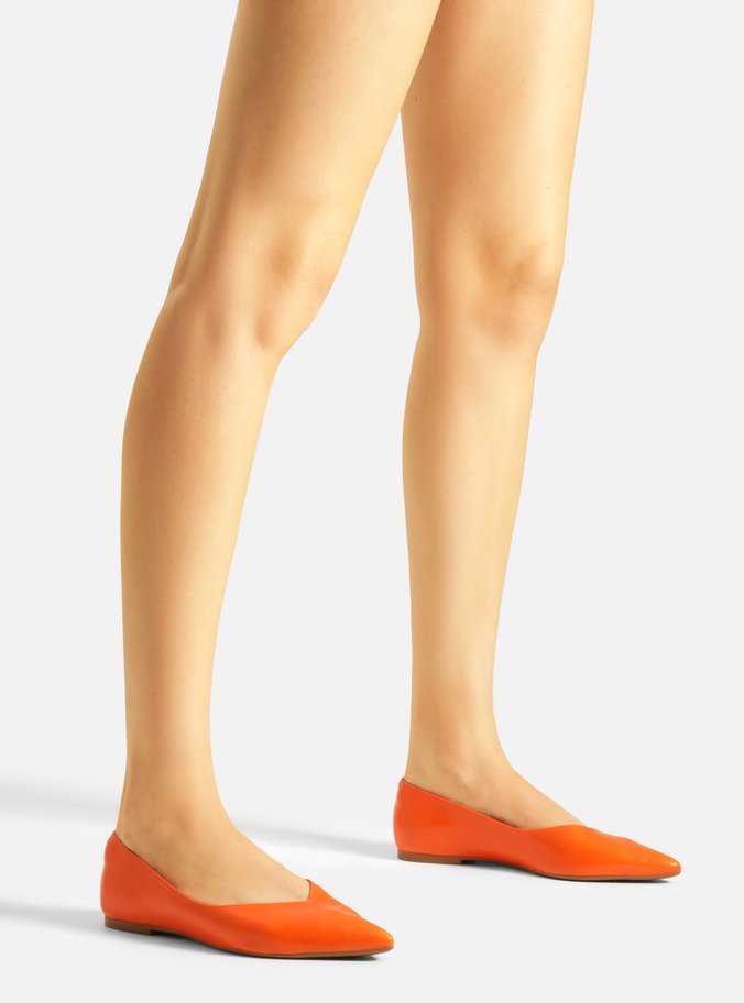 Sapatilha Laranja Couro Bico Fino Minimal
