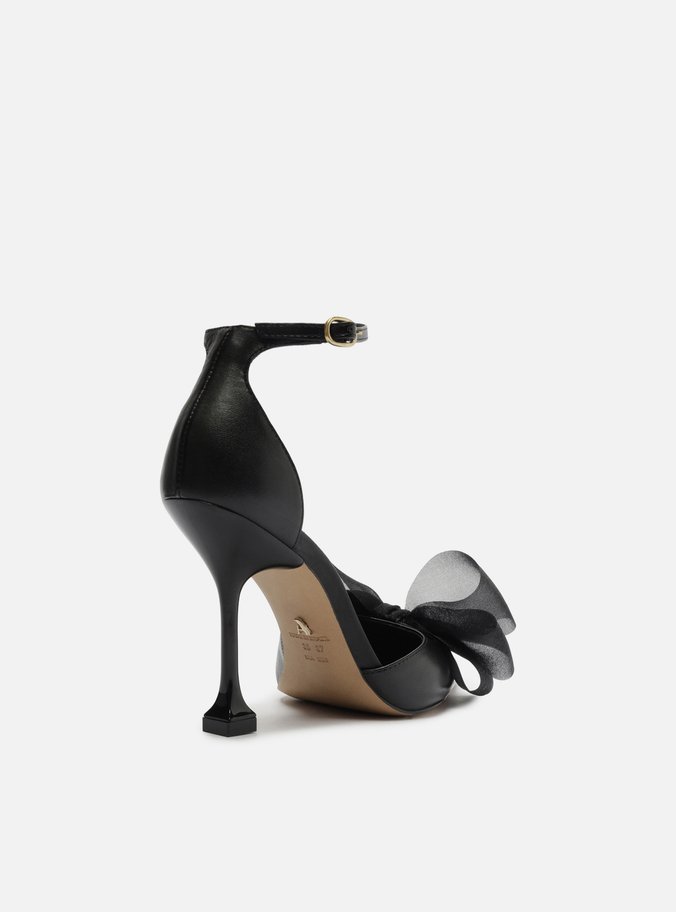 Scarpin Preto Couro Salto Fino Taça Laço
