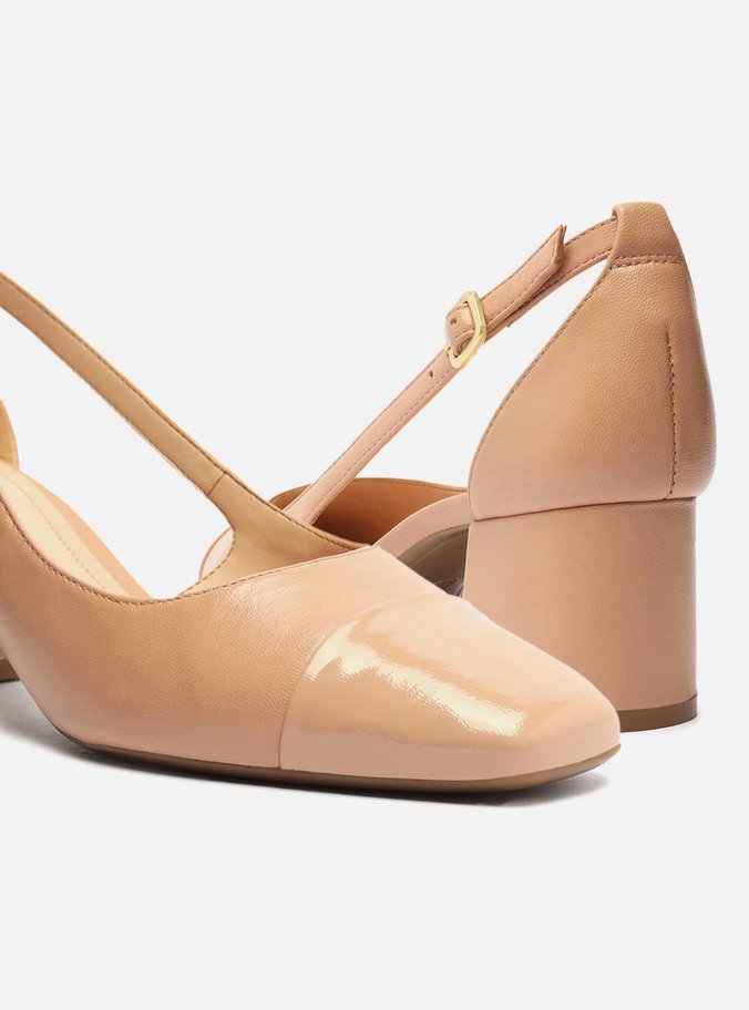Scarpin Nude Couro Aberto Cap Toe Verniz