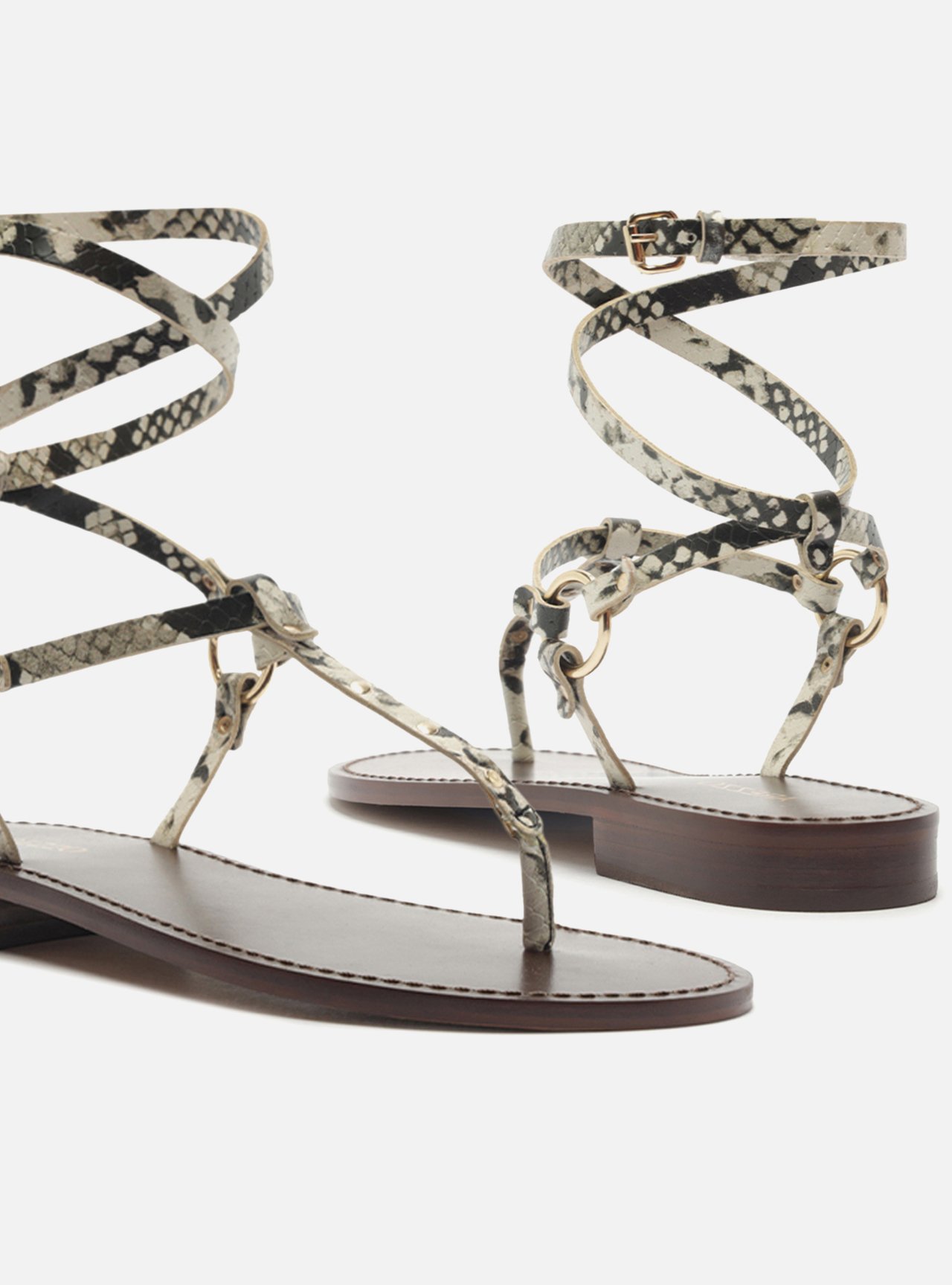 Sandália Rasteira Animal Print Tiras Rebites — foto 4