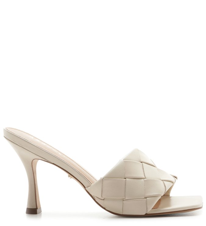 Sandália Couro Tressê Salto Médio Bico Quadrado Off-White