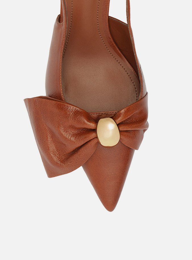 Scarpin Marrom Couro Slingback Laço Metal