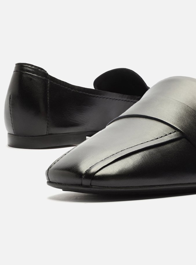 Mocassim Preto Couro Bico Quadrado Tira