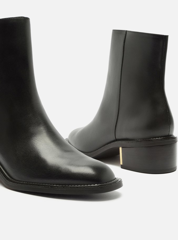 Bota Preta Couro Cano Médio Bloco Metal