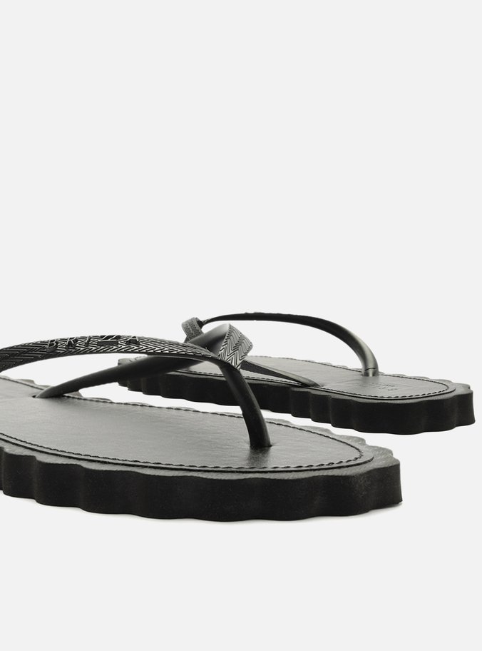 Chinelo de Dedo Preto Recouro Daisy